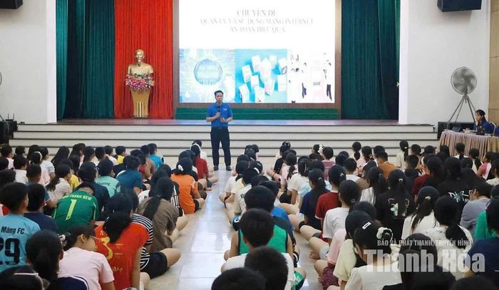 Buổi tập huấn về kỹ năng sử dụng mạng xã hội an toàn hiệu quả.