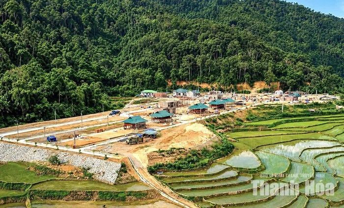 Nhịp xây dựng hối hả ở khu TĐC Pom Dụng, xã Mường Mìn.