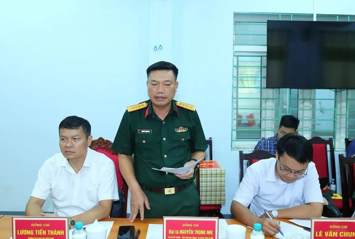 Thành viên đoàn công tác phát biểu tại buổi làm việc.