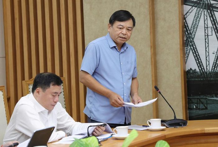 Thứ trưởng Bộ Nông nghiệp và Môi trường Nguyễn Hoàng Hiệp báo cáo tại cuộc họp. Ảnh: Gia Huy/chinhphu.vn.