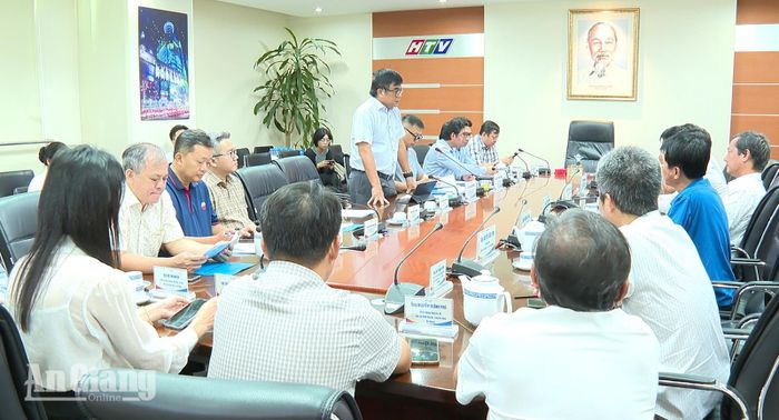 Quang cảnh buổi làm việc.