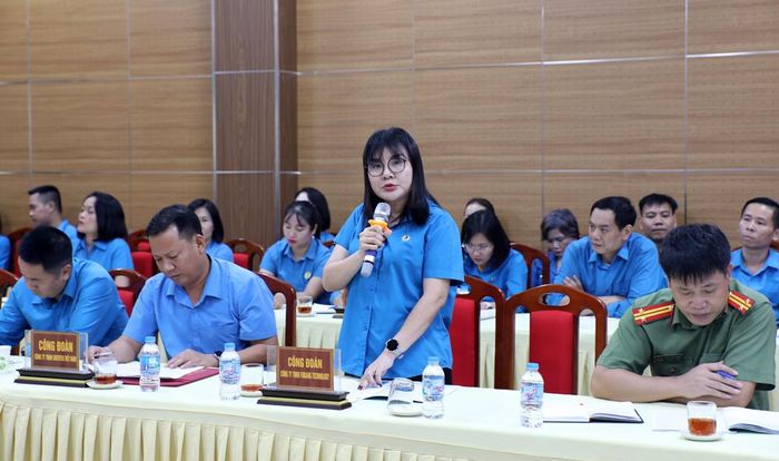  Đại diện Công đoàn Công ty trách nhiệm hữu hạn Fukang Technology chia sẻ kinh nghiệm trong việc thay đổi nhận thức để lao động nước ngoài tự nguyện gia nhập tổ chức. 