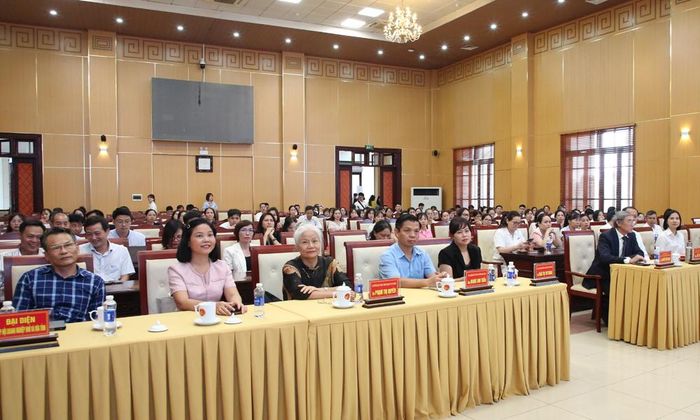  Các đại biểu tham dự hội nghị. 