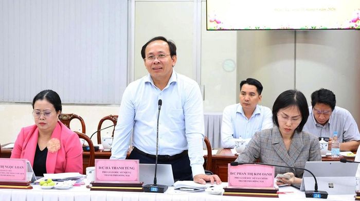  Đại diện lãnh đạo Sở Nội vụ thành phố Đồng Nai trao đổi tại buổi làm việc. 