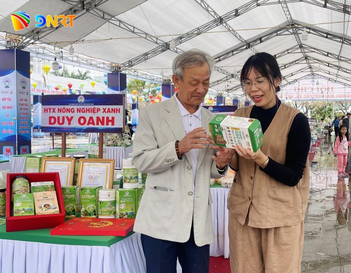Các hoạt động xúc tiến thương mại giúp nhiều chủ thể OCOP mở rộng thị trường. Ảnh: HỮU ANH