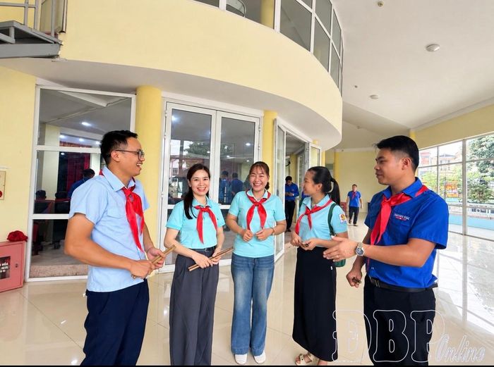 Học viên giao lưu, trao đổi nghiệp vụ bên lề hội nghị tập huấn.