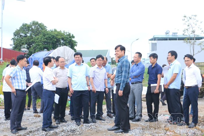 Đồng chí Lê Thành Đô, Phó Bí thư Thường trực Tỉnh ủy, Chủ tịch HĐND tỉnh cùng đoàn công tác kiểm tra, thực địa tại Dự án Quản lý đa thiên tai lưu vực sông Nậm Rốm.