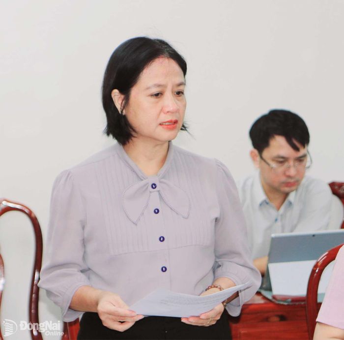 Phó Giám đốc Sở Nội vụ thành phố Đoàn Thị Thu Thủy báo cáo dự thảo kế hoạch tại cuộc họp. Ảnh: Văn Truyên