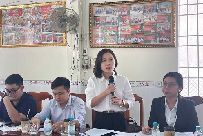Thành viên đoàn khảo sát trao đổi tại buổi làm việc với Ủy ban MTTQ Việt Nam phường Bình Phước. Ảnh: CTV