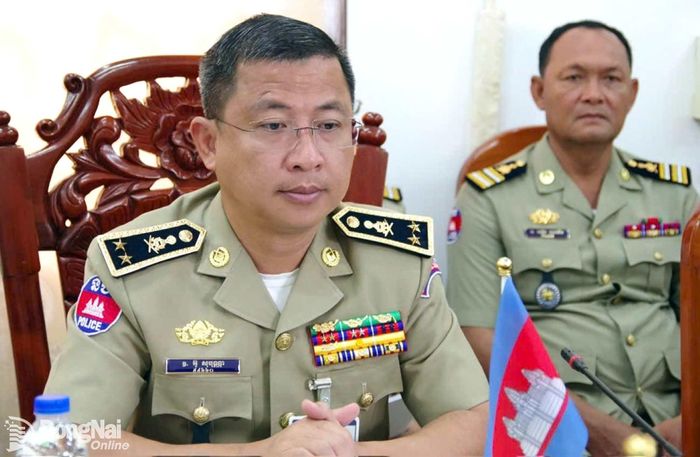 Đại biểu Bộ đội Biên phòng thành phố Đồng Nai và Ty Công an tỉnh Kratie dự hội đàm. Ảnh: Tú Trịnh