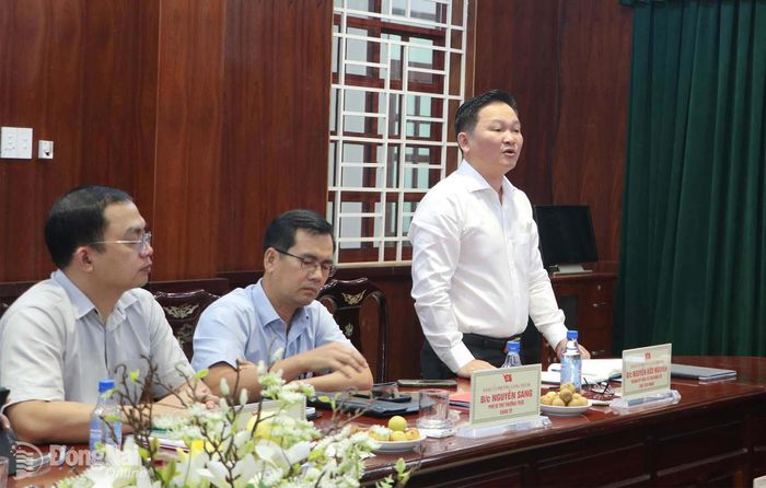  Thành ủy viên, Bí thư Đảng ủy, Chủ tịch HĐND phường Long Thành Nguyễn Hữu Nguyên phát biểu tại buổi làm việc. Ảnh: Phạm Tùng