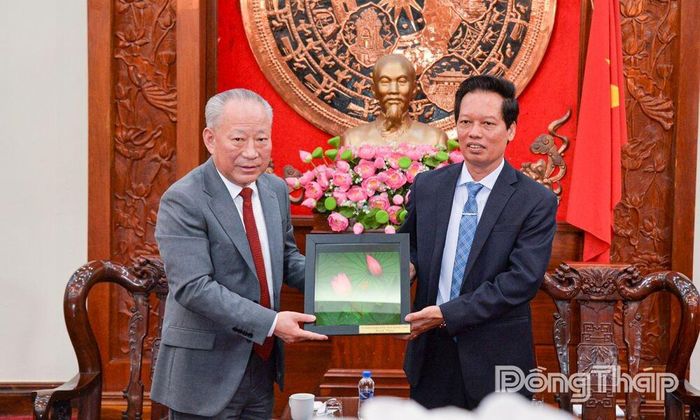 Đồng chí Nguyễn Thành Diệu, Phó Chủ tịch UBND tỉnh Đồng Tháp tiếp và làm việc với Đoàn công tác Tập đoàn Xây dựng Thái Bình Dương (Trung Quốc) do ông Nghiêm Giới Hòa, Nhà sáng lập Tập đoàn đến tìm hiểu môi trường đầu tư, cơ hội hợp tác phát triển tại tỉnh.