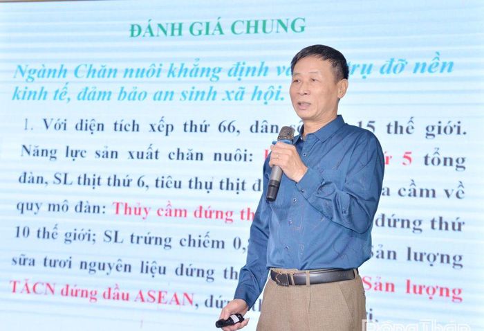Tiến sĩ Nguyễn Quốc Đạt, Phó Chủ tịch Hội Chăn nuôi Việt Nam, phát biểu tại hội thảo.
