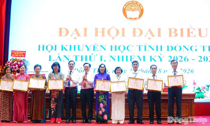 Khen thưởng các tập thể, cá nhân tiêu biểu.