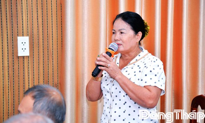 Cử tri phường Mỹ Phước Tây nêu ý kiến.