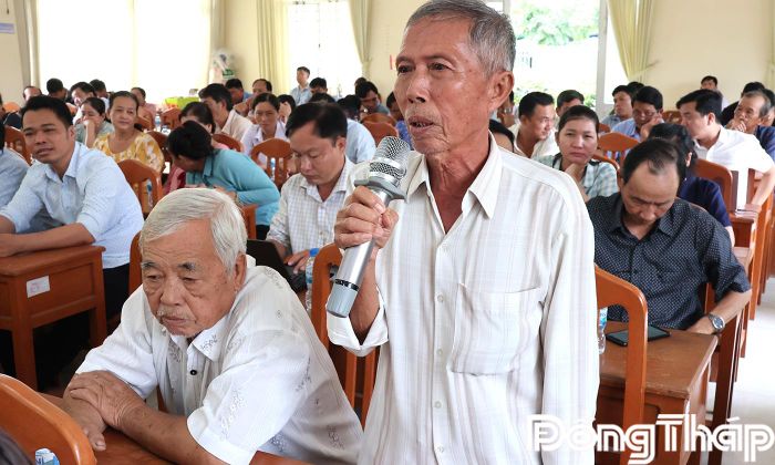 Cử tri xã Mỹ Hiệp phát biểu ý kiến.
