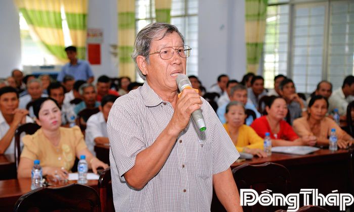 Cử tri phường Thanh Hòa phát biểu ý kiến.