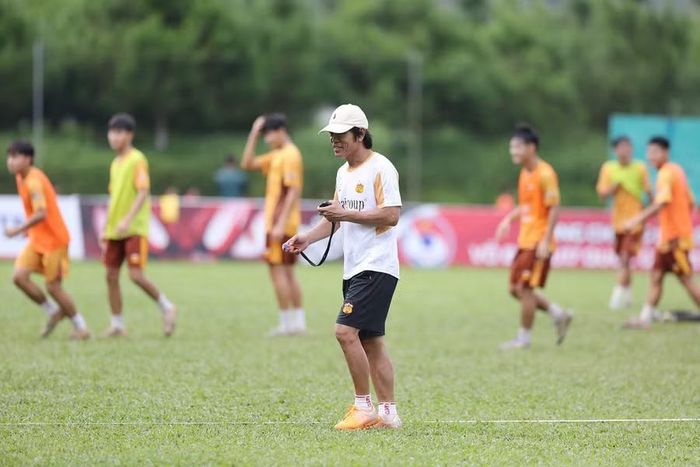 Huấn luyện viên Trịnh Duy Quang sẽ dẫn dắt U16 LPBank HAGL. Ảnh: Hoàng Tùng