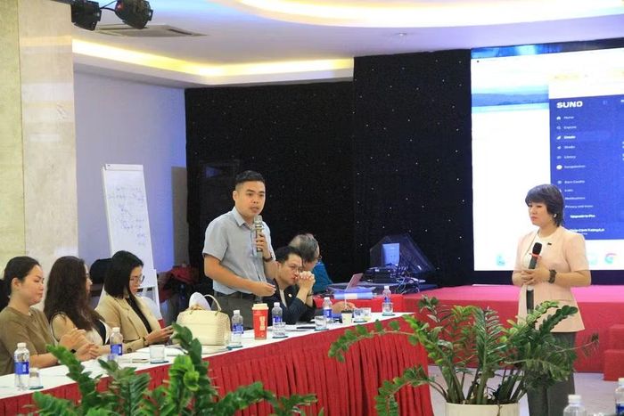  Đại diện doanh nghiệp chia sẻ kinh nghiệm ứng dụng AI vào quản trị - những hiệu quả và vướng mắc thực tế. Ảnh: H.H 