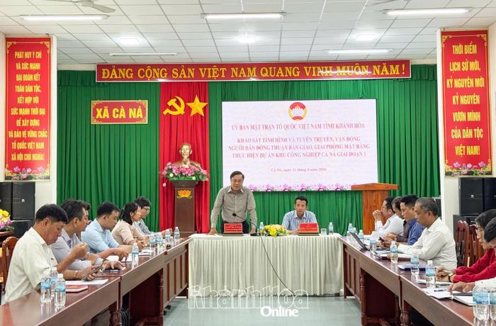 Quang cảnh buổi làm việc.