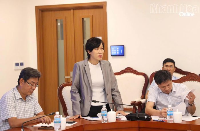 Lãnh đạo UBND phường Nam Nha Trang phát biểu.