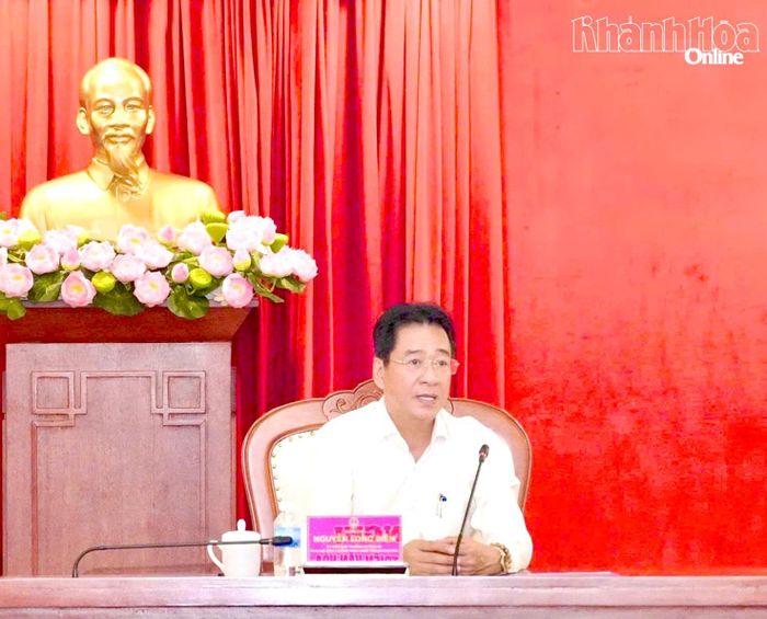 Phó Chủ tịch Thường trực UBND tỉnh Nguyễn Long Biên chủ trì cuộc họp.