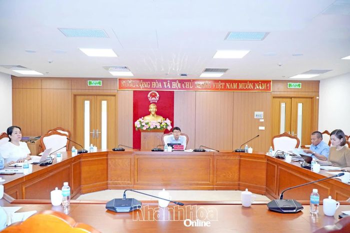 Quang cảnh cuộc họp.
