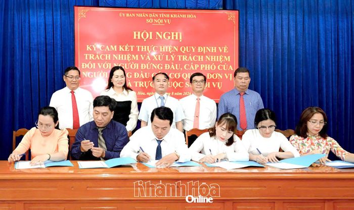 Cấp phó của người đứng đầu các cơ quan, đơn vị thuộc, trực thuộc sở ký cam kết.