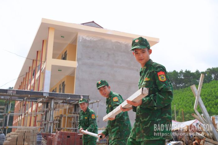 ... đảm bảo nguồn vật tư liên tục cho các tổ thợ.