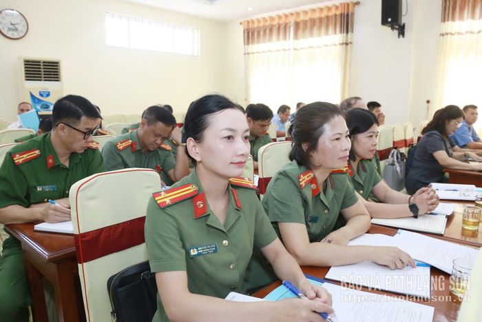 Các đại biểu dự hội nghị