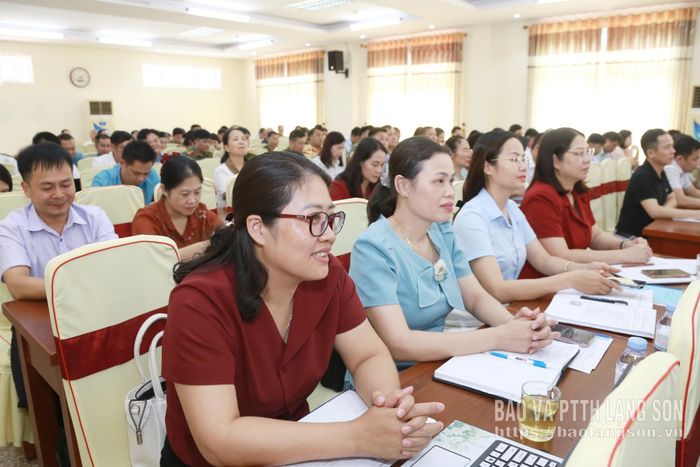 Các đại biểu dự hội nghị