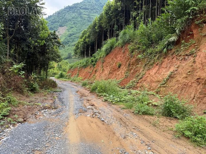 Người dân mong muốn tuyến đường sớm được thi công trở lại.