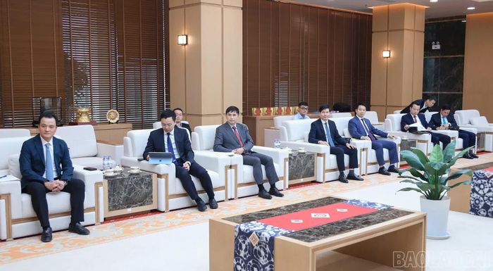 Các đồng chí lãnh đạo tỉnh Lào Cai dự buổi tiếp và làm việc.