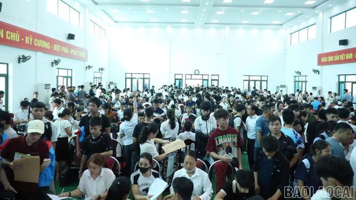 Trường Cao đẳng nghề Yên Bái đón gần 1.300 tân học sinh, sinh viên đợt hai năm học 2026 - 2027.