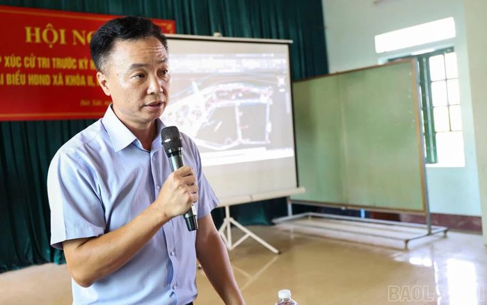 Đại diện lãnh đạo Ban Quản lý dự án đầu tư xây dựng tỉnh Lào Cai trả lời ý kiến Nhân dân.