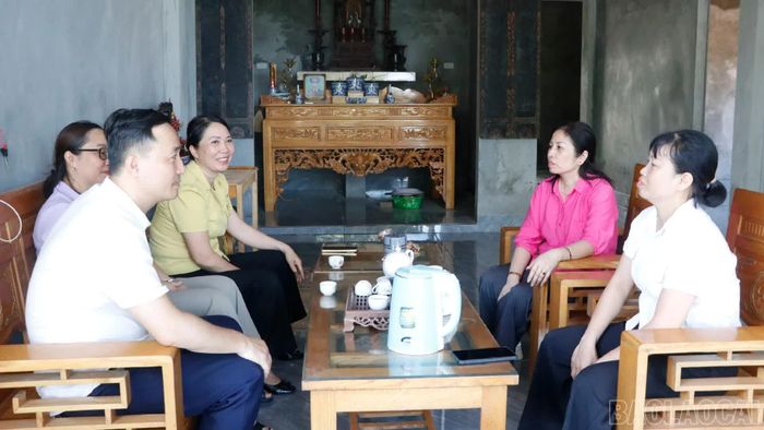 Việc hỗ trợ làm nhà cho con đẻ của người hoạt động kháng chiến bị nhiễm chất độc hóa học giúp các gia đình ổn định cuộc sống.