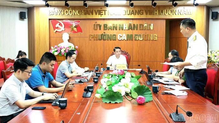 Các đại biểu phát biểu tại cuộc họp.