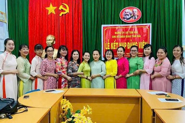 Kết nạp Đảng ở Tân Hải