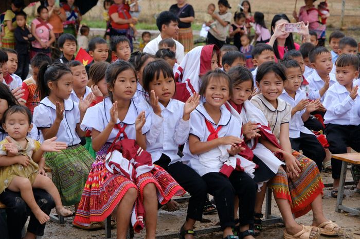 Niềm vui đến trường của trẻ em dân tộc Mông ở Đam Rông