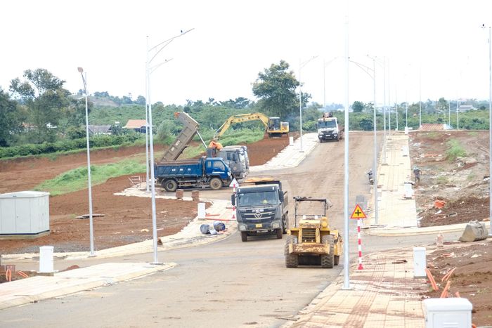 Đơn vị thi công gấp rút triển khai xây dựng các hạng mục tại dự án Xây dựng hạ tầng kỹ thuật khu dân cư, tái định cư xã Gung Ré (xã Di Linh)