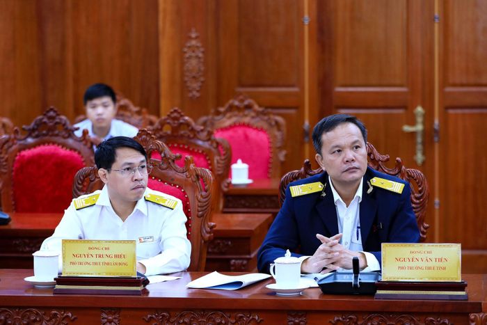 Lãnh đạo Thuế tỉnh Lâm Đồng theo dõi các ý kiến chỉ đạo của Phó Bí thư Thường trực Tỉnh ủy Đặng Hồng Sỹ