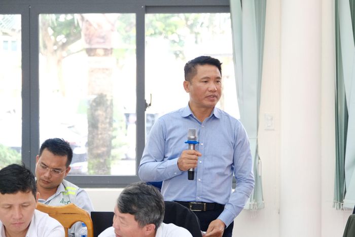 Đại diện lãnh đạo đơn vị thi công phát biểu, báo cáo tiến độ thực hiện dự án Cao tốc Bảo Lộc - Liên Khương