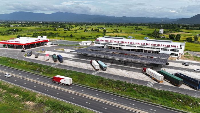 Trạm dừng nghỉ TTC Châu Thành tại Km 205+902, trên tuyến cao tốc Vĩnh Hảo - Phan Thiết nhìn từ trên cao