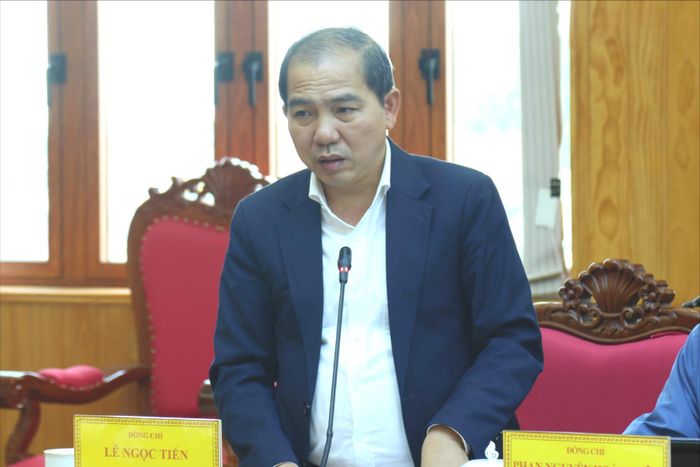 Giám đốc Sở Tài chính Lê Ngọc Tiến đề xuất ngành thuế, hải quan cần tính toán đề xuất Trung ương phương án phân bổ, tạo điều kiện cho Lâm Đồng hưởng nguồn thu cao hơn đối với hoạt động xuất khẩu