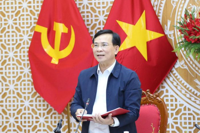 Ủy viên Ban Chấp hành Trung ương Đảng, Phó Bí thư Tỉnh ủy, Chủ tịch UBND tỉnh Lâm Đồng Hồ Văn Mười yêu cầu cơ quan thuế, hải quan, các đơn vị liên quan nghiên cứu, tính toán các giải pháp tăng thu đối với hoạt động xuất, nhập khẩu