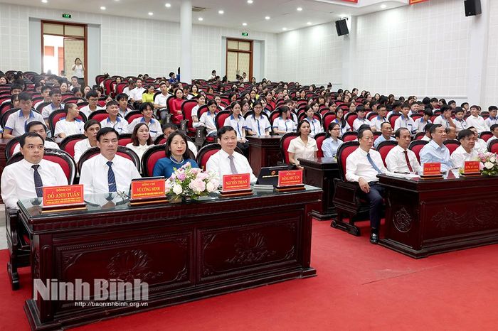 Các đại biểu dự hội nghị.