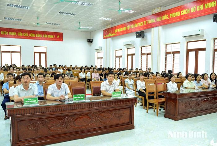 Các đại biểu dự lớp bồi dưỡng. Ảnh: Trường Giang
