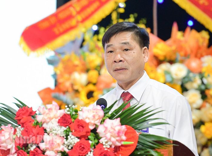 Đồng chí Nguyễn Anh Chức, Ủy viên Ban Thường vụ Tỉnh ủy, Phó Chủ tịch UBND tỉnh phát biểu tại Đại hội.