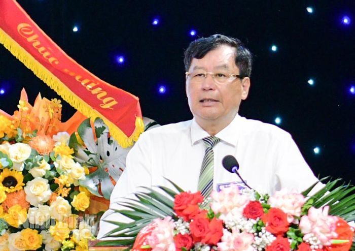 Đồng chí Trần Công Phàn, Phó Chủ tịch Thường trực Hội Luật gia Việt Nam phát biểu tại Đại hội.