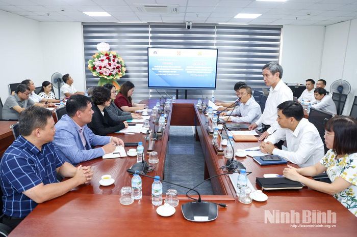 Quang cảnh buổi làm việc.